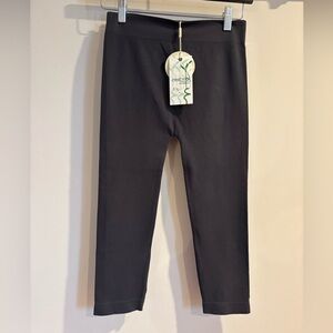 C’est Moi Bamboo Charcoal Capri Leggings